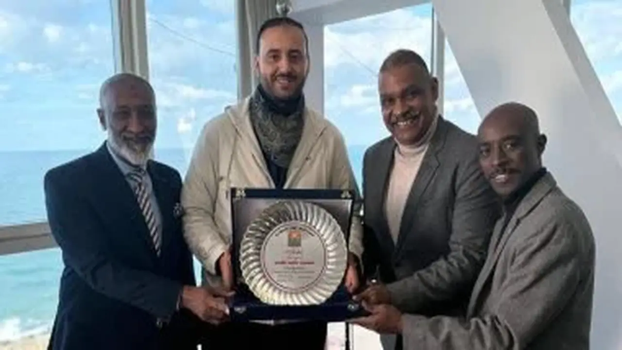 عضو مجلس إدارة سموحة محمود قطب يستقبل وفد النادي النوبي في الإسكندرية لتعزيز التعاون الرياضي